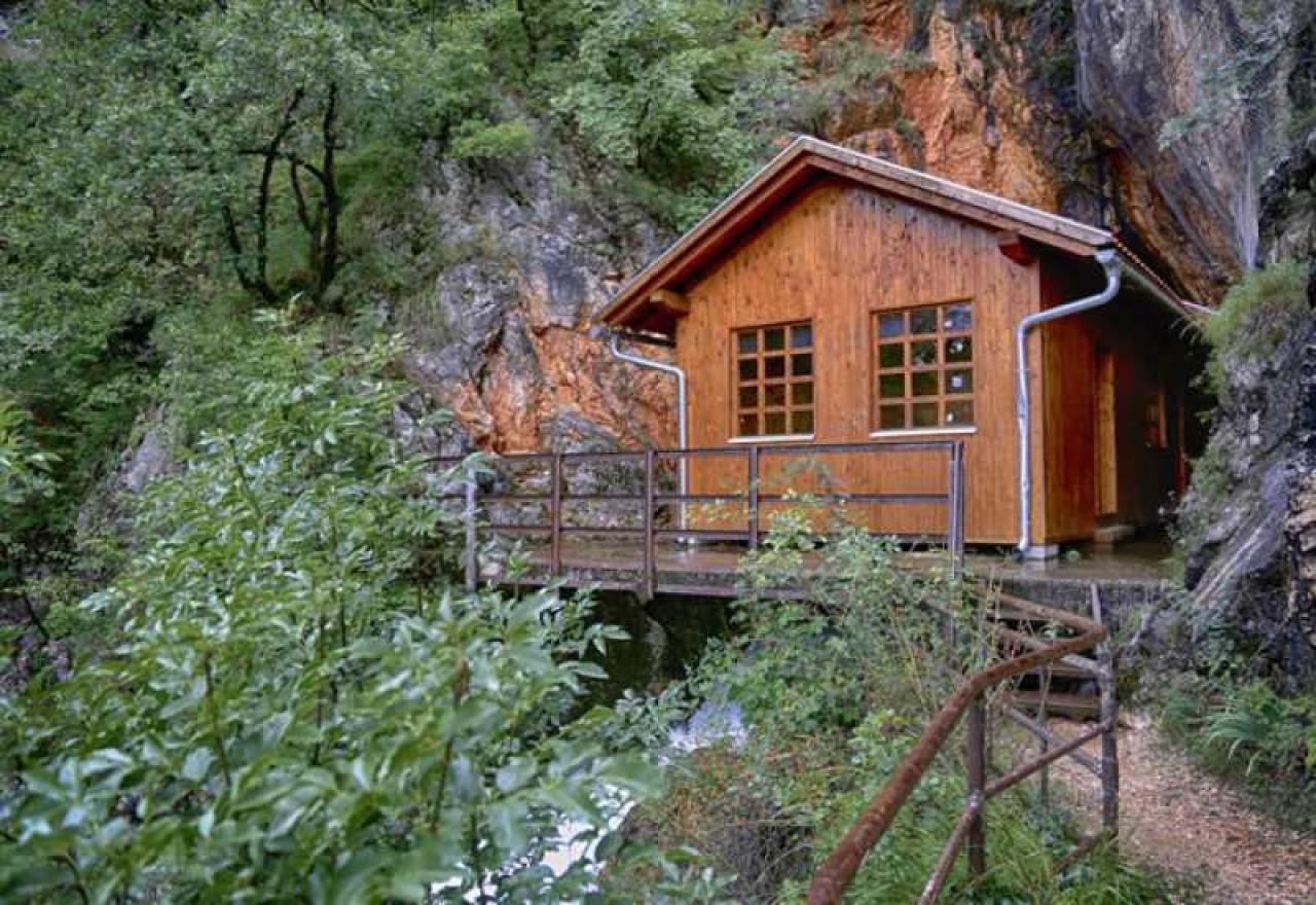 Ram za sliku grada - Drvar